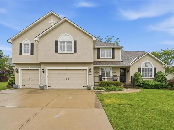 2605 Winterview Cir, Lees Summit, MO 64081