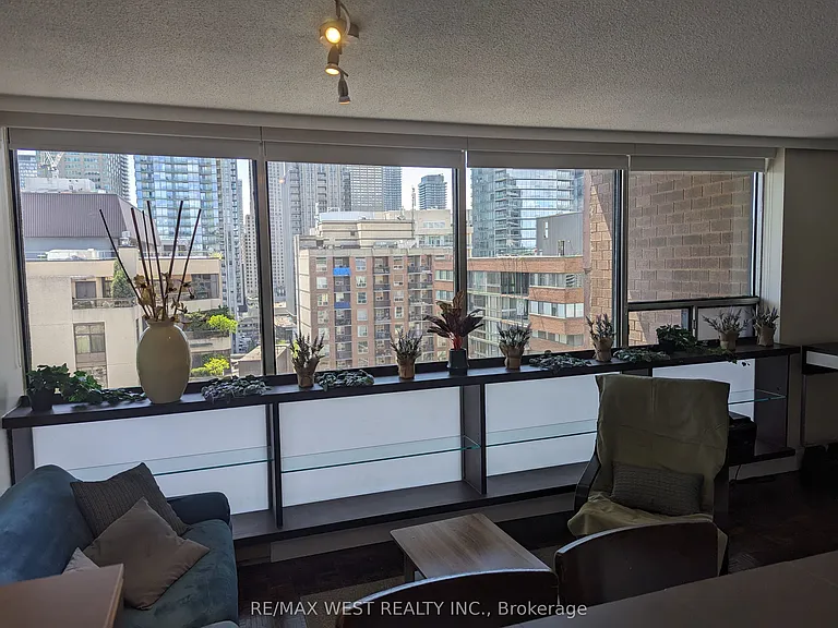 914 Yonge St #1206 — Photo 8