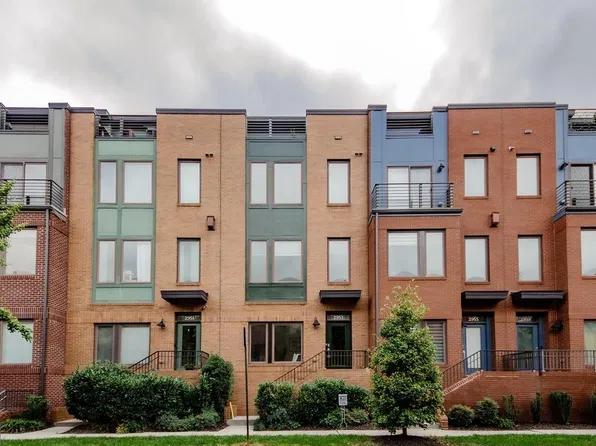 2953 Stella Blue Ln, Fairfax, VA 22031