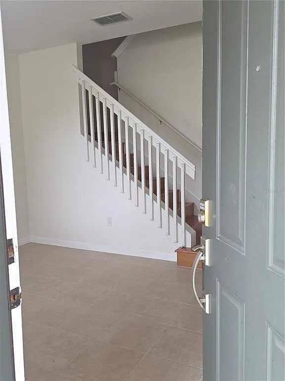 3 bed, 2.5 bath, 1400 sqft, $2,400 — Photo 3