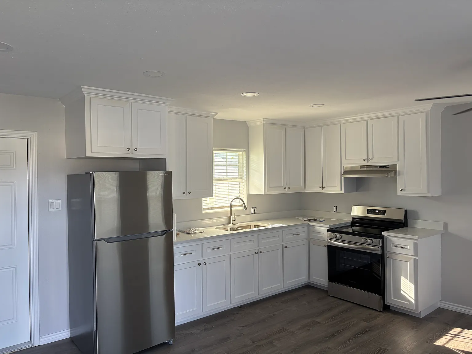 2 bed, 1.5 bath, 800 sqft, $1,200 — Photo 2