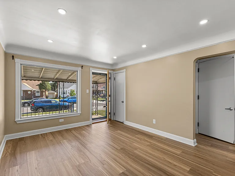 22312 Madison St — Photo 6