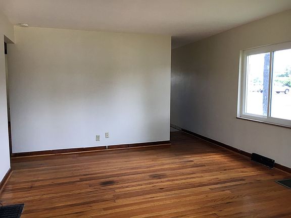2nd image of 678 E Jeffrey Pl