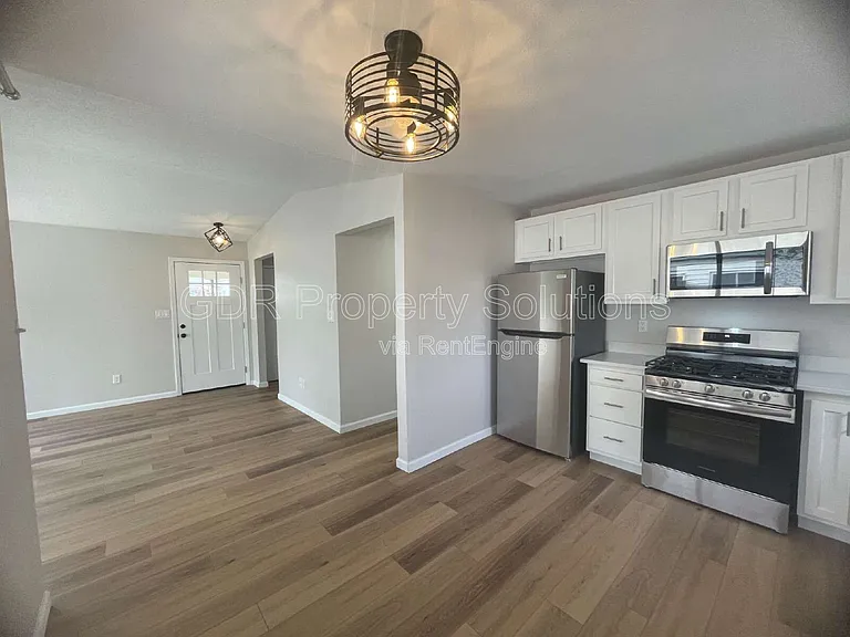 4733 Platinum Dr NE — Photo 16