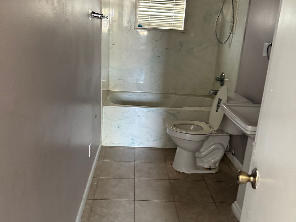 1st image of 9210 NE 12th Ct