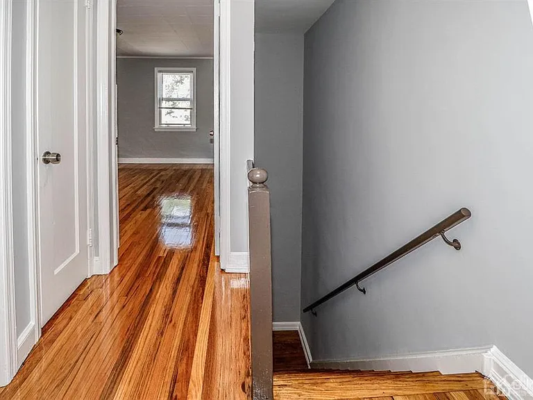 9 Macarthur Dr — Photo 5