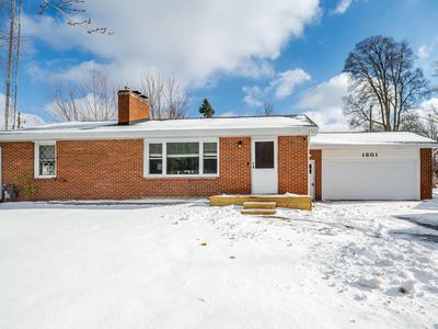 1801 Broadmoor Dr, Benton Harbor, MI, 49022
