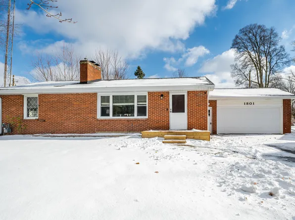 1801 Broadmoor Dr, Benton Harbor, MI 49022