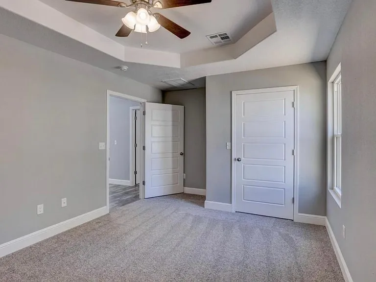 917 N Hall St — Photo 13