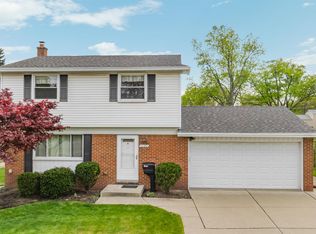 11142 Plumbrook Rd, Sterling Heights, MI 48312