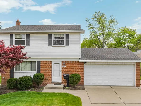 11142 Plumbrook Rd, Sterling Heights, MI 48312