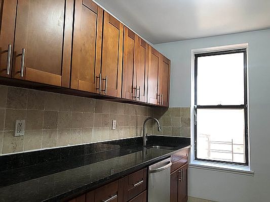 1st image of 552 W 163rd St #37