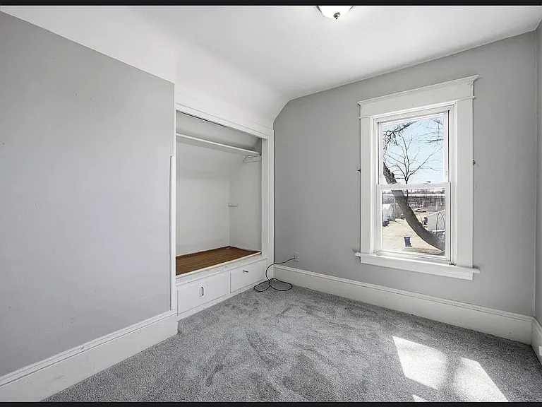 818 10th Ave SW — Photo 5