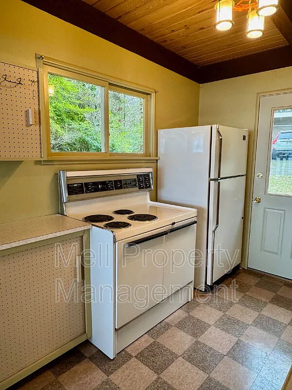 1 bed, 1.0 bath, 677 sqft, $1,800 — Photo 4