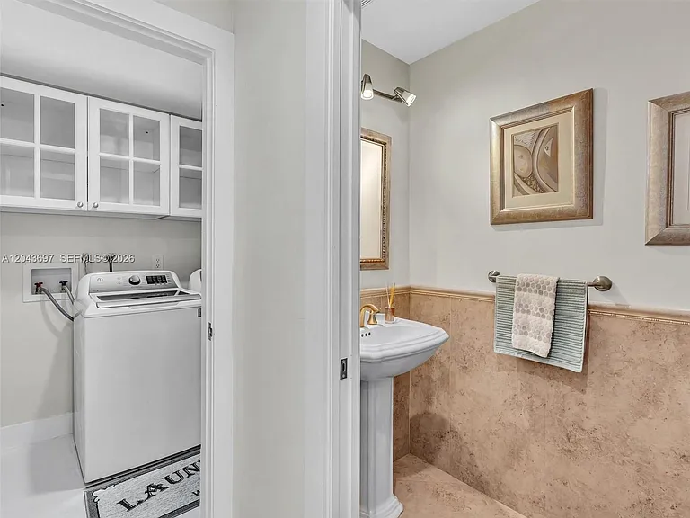 639 Verona Pl — Photo 29