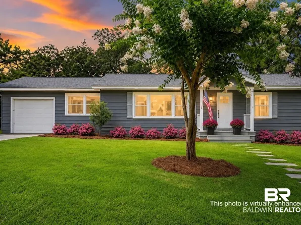 216 Pinecrest Ln, Fairhope, AL 36532
