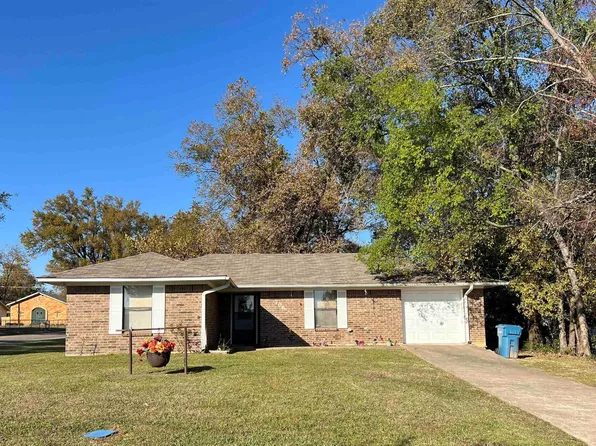 706 W 4th St, Mount Pleasant, TX 75455