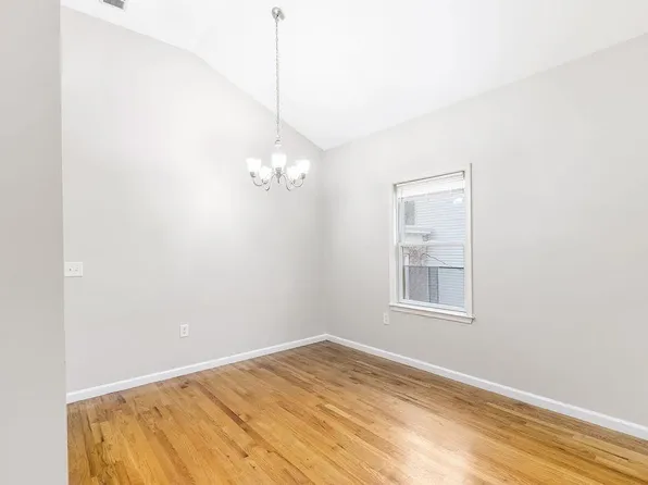 43 Manhattan Avenue image 8 of 25