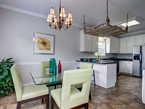 5th image of 605 Glenties Dr