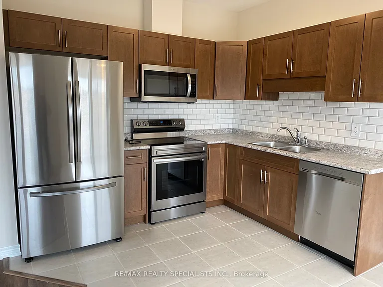87 Sycamore St — Photo 3