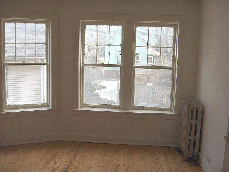 2nd image of 816 Simpson St #G