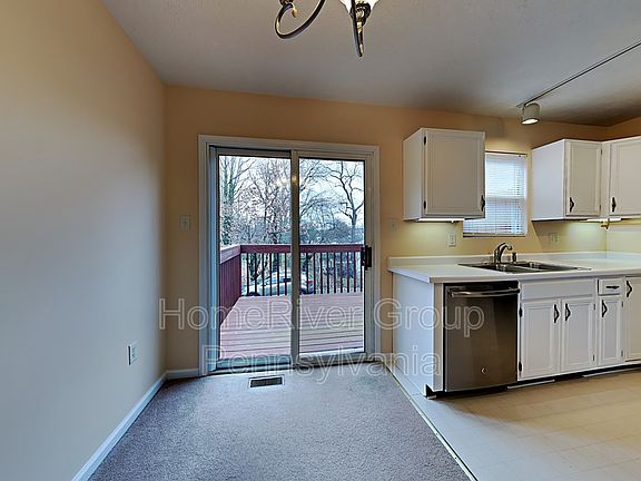 4th image of 302 Bellford Ct