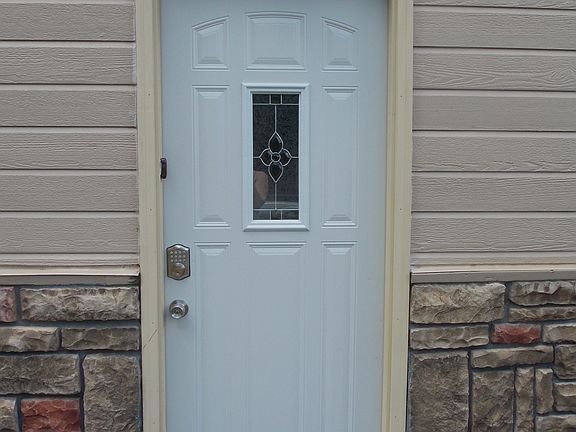 5th image of 209 E 14th St
