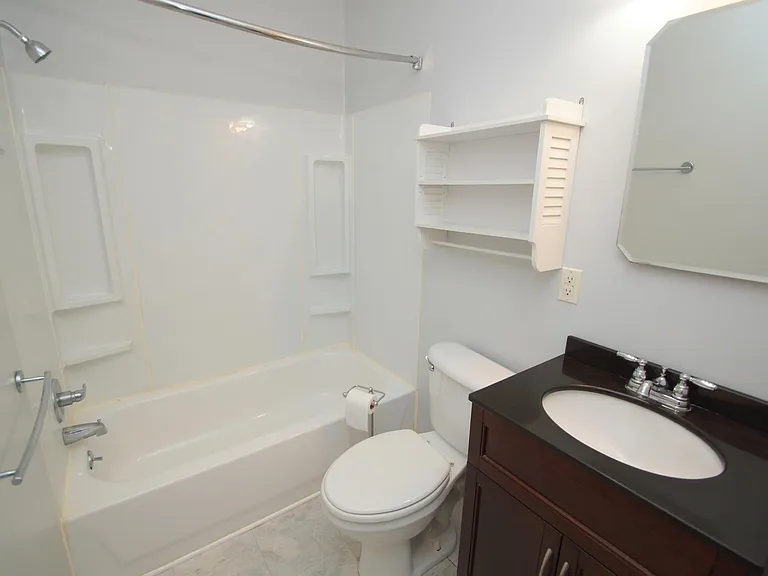 1120 Brown St — Photo 9