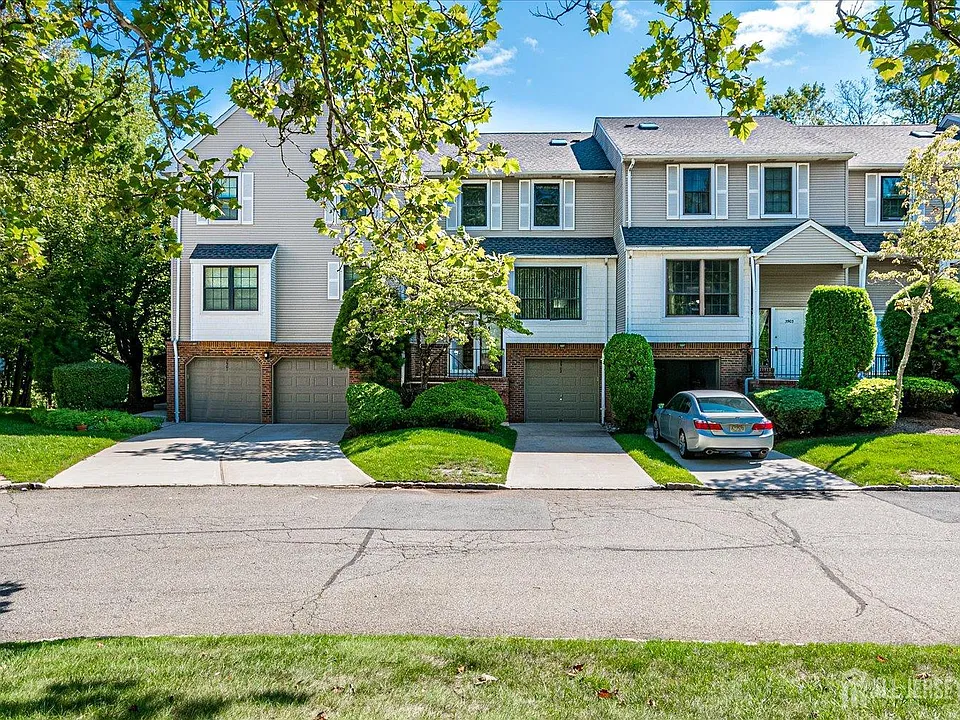 3902 Spring Brook Dr