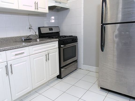 5th image of 75 Hawthorne St APT 6F
