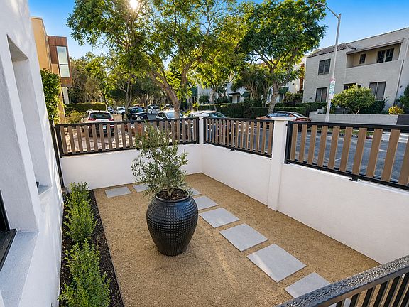 5th image of 8812 Rangely Ave APT 4