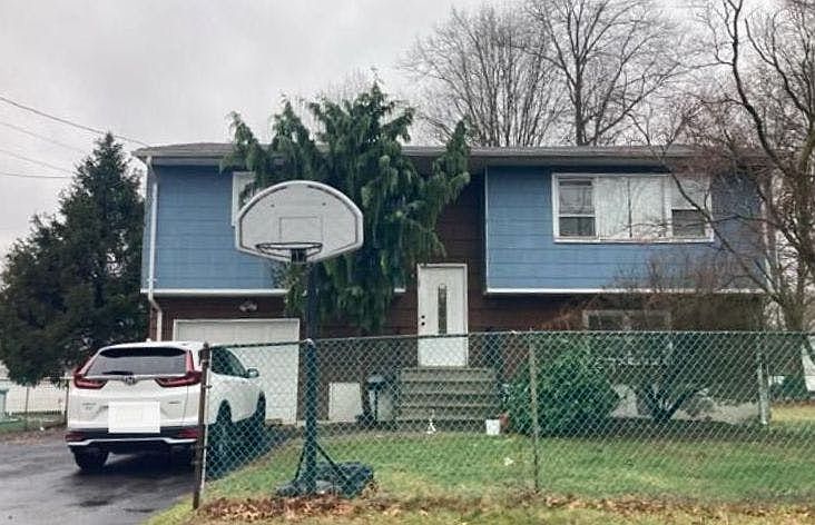 1st image of 158 Coddington Ave