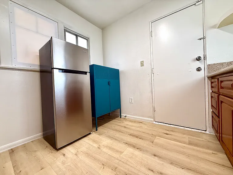 9827 Marshall St — Photo 8