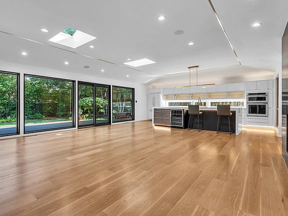 4th image of 623 Echo Ln