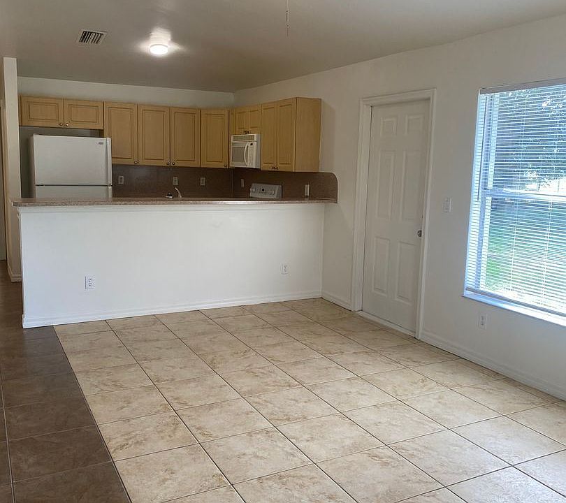 1st image of 4899/4901 Golfview Blvd