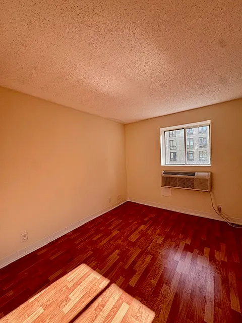 2 bed, 900 sqft, $3,150 — Photo 3