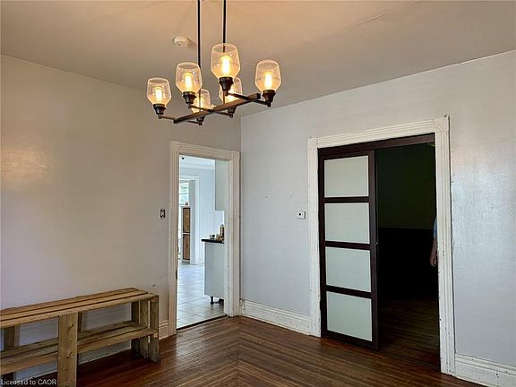 5th image of 54 Ellis St