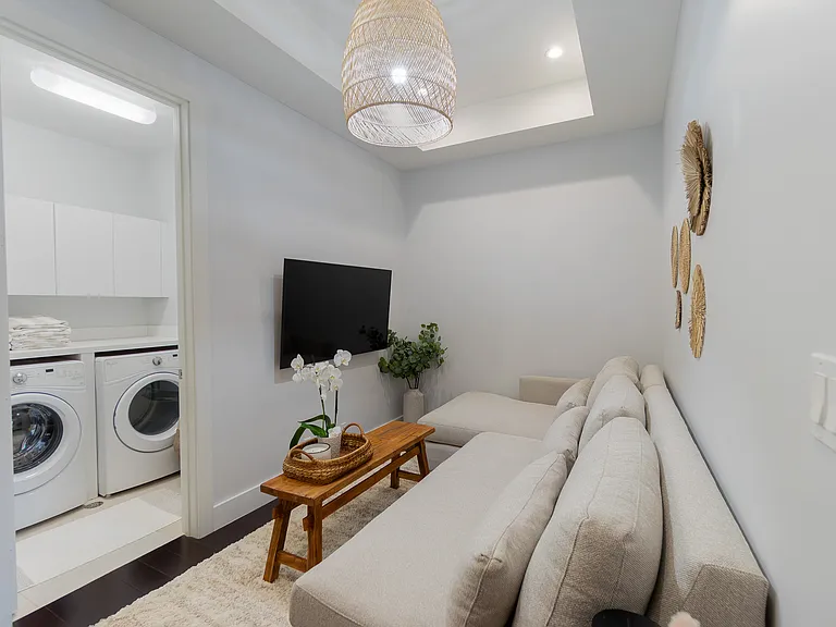 918 Saint George Blvd — Photo 11