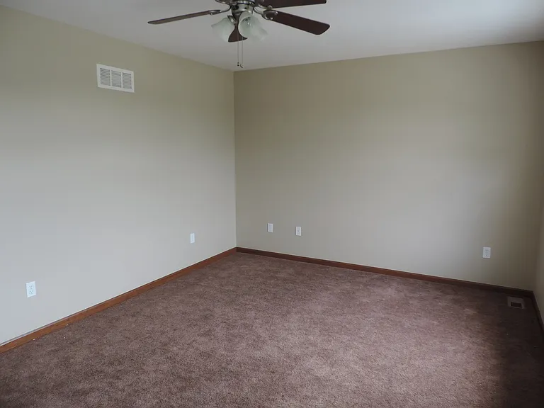 1009 Higgins St — Photo 9
