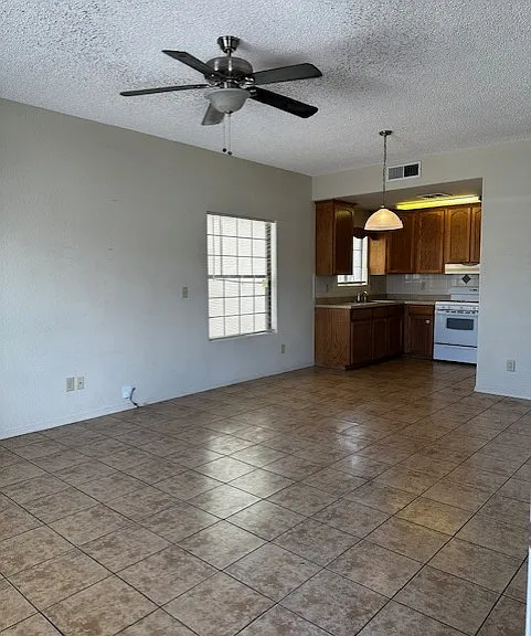240 Val Verde St #B — Photo 2