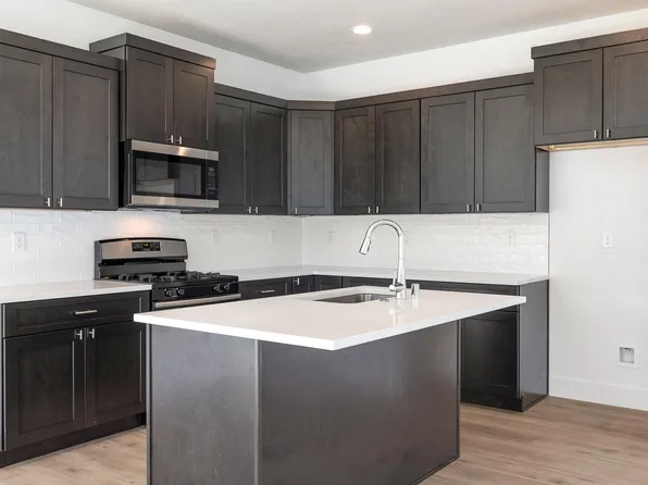 1052 S Underwood Pl, Kennewick, WA 99337