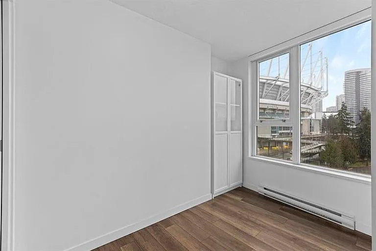 33 Smithe St #702 — Photo 11