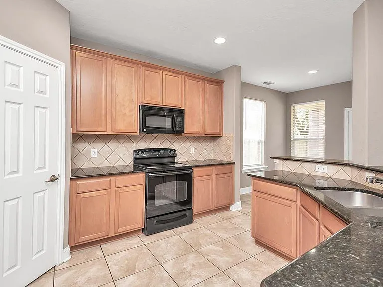 1914 Lenora Ct — Photo 18