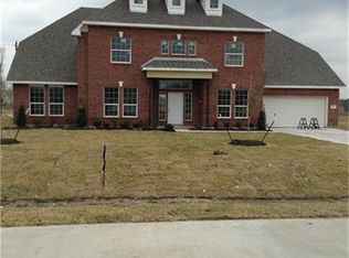 4311 Clearwater Dr, Mont Belvieu, TX 77523