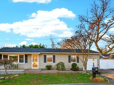 2 Pike Street, East Patchogue, NY, 11772