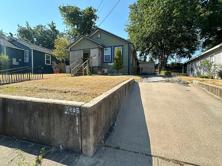 2206 Rockefeller Blvd — Photo 8
