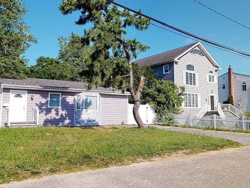 1st image of 847 E Bay Dr