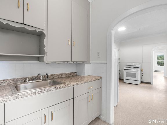 5th image of 121 Wolcott Street