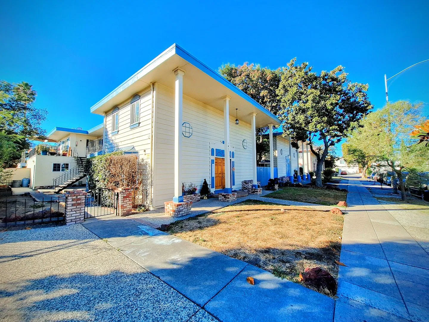 Refurbished 2bd First Floor 4-Plex Apartment + Patio|Carport — Photo 1