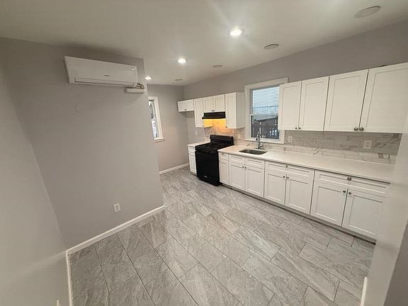 5th image of 302 Arlington Ave